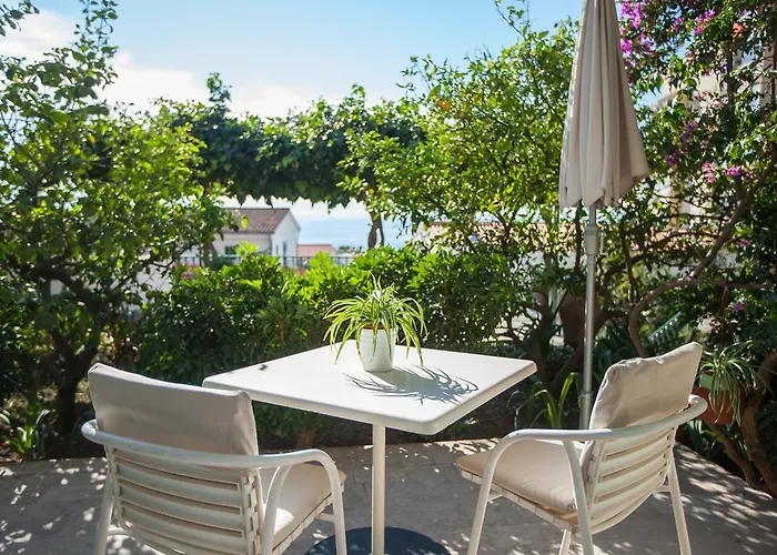 לינה וארוחת בוקר Rosa